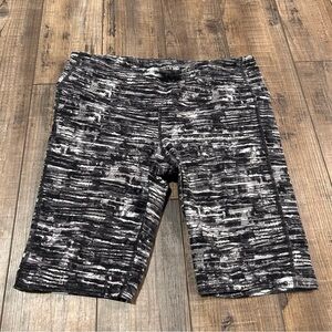 Athleta Painted‎ Chaturanga Jammer Biker Shorts Medium M Black & White